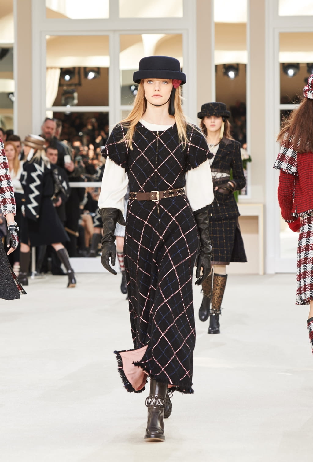 Fashion Week Paris Fall/Winter 2016 look 27 from the Chanel collection 女装