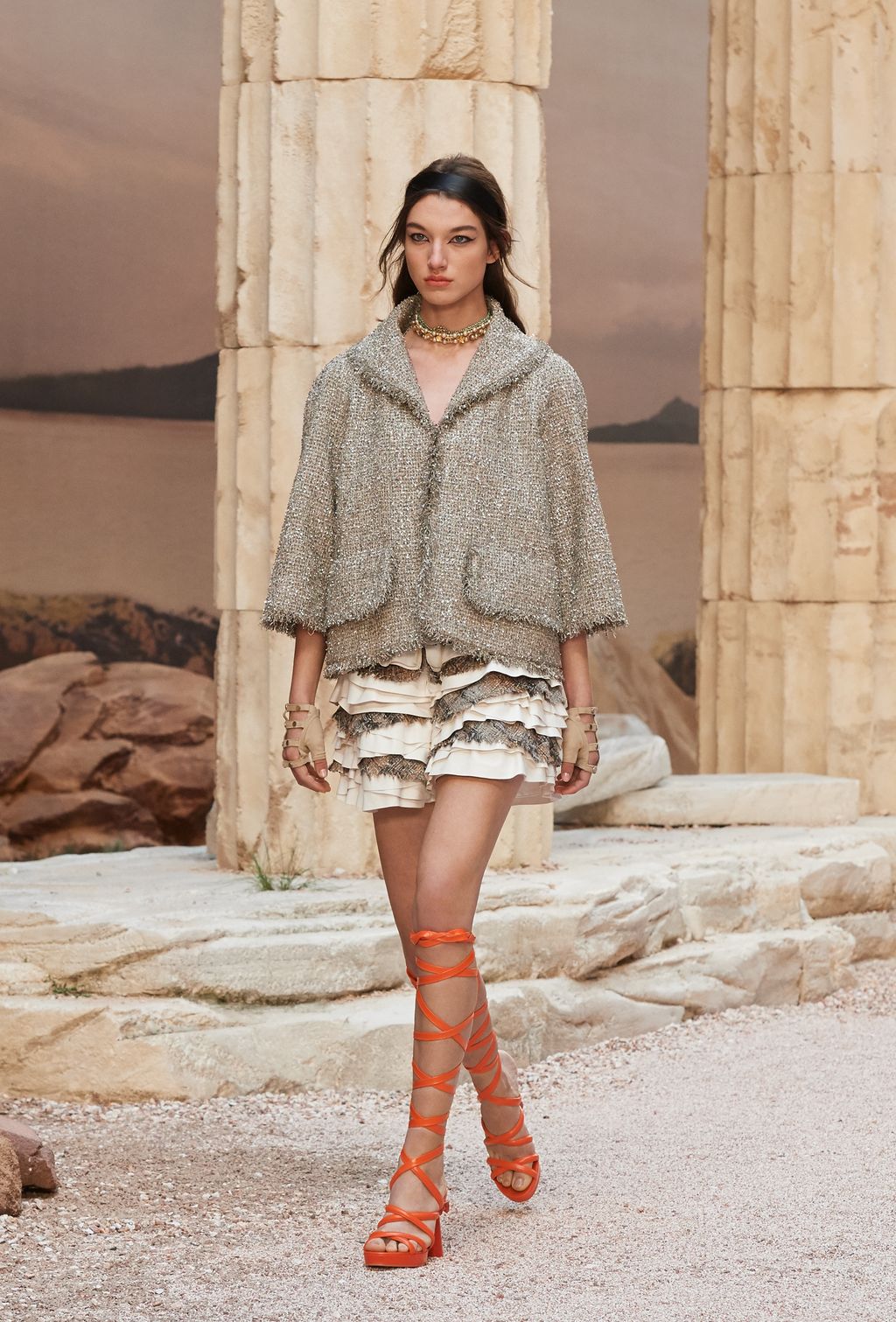 Fashion Week Paris Resort 2018 look 27 from the Chanel collection womenswear