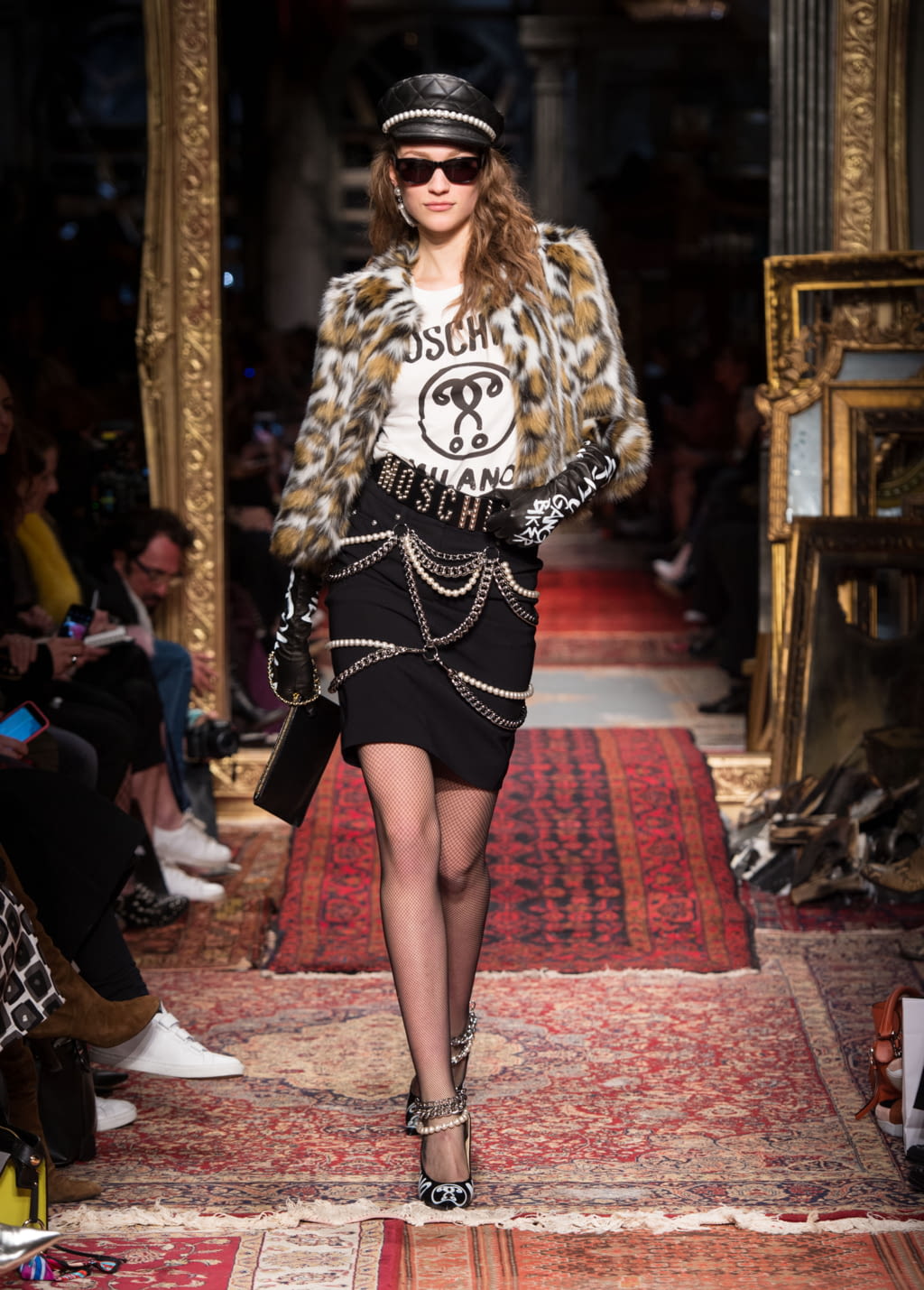 Fashion Week Milan Fall/Winter 2016 look 27 from the Moschino collection 女装