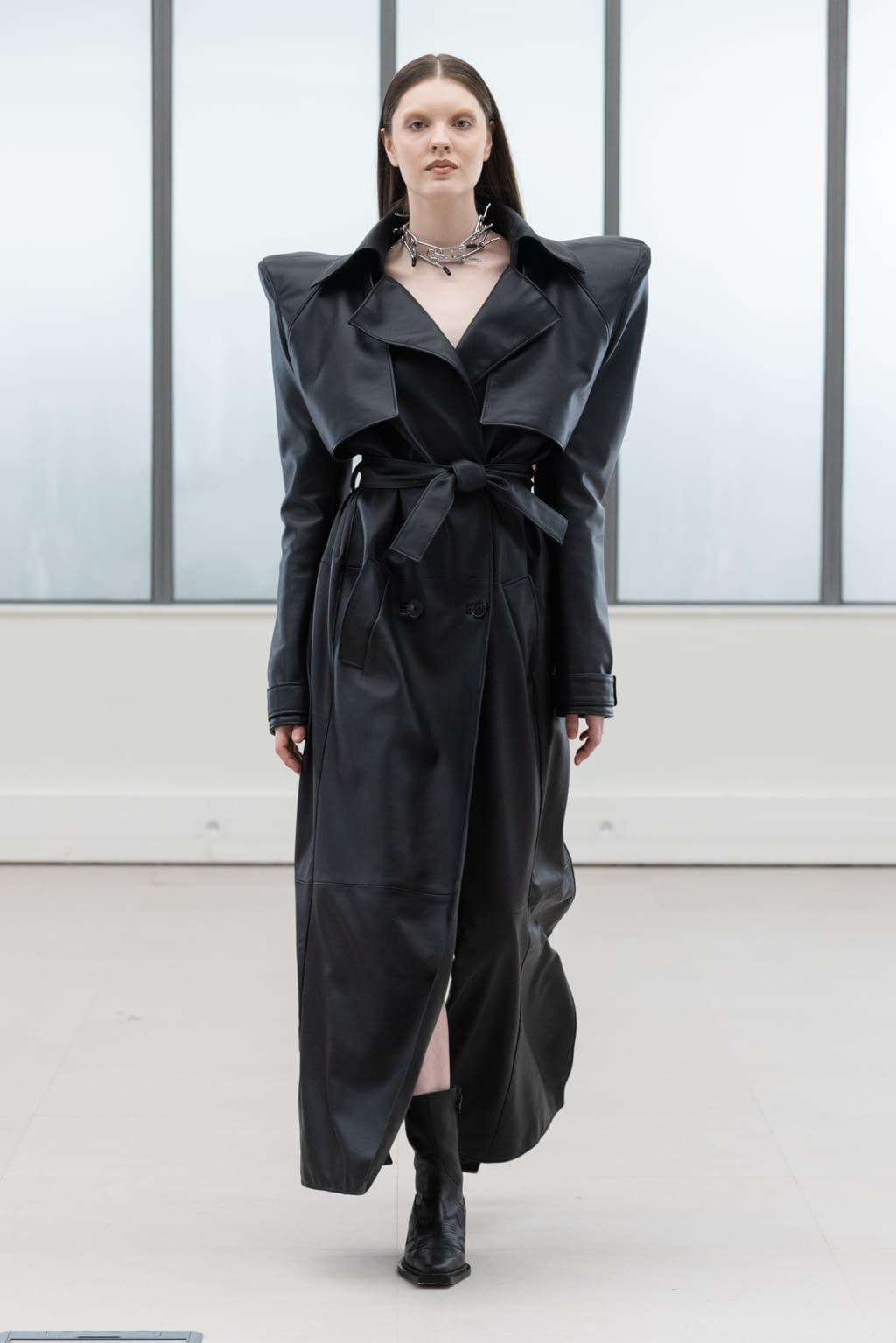 Fashion Week Paris Fall/Winter 2022 look 27 from the IFM PARIS collection womenswear