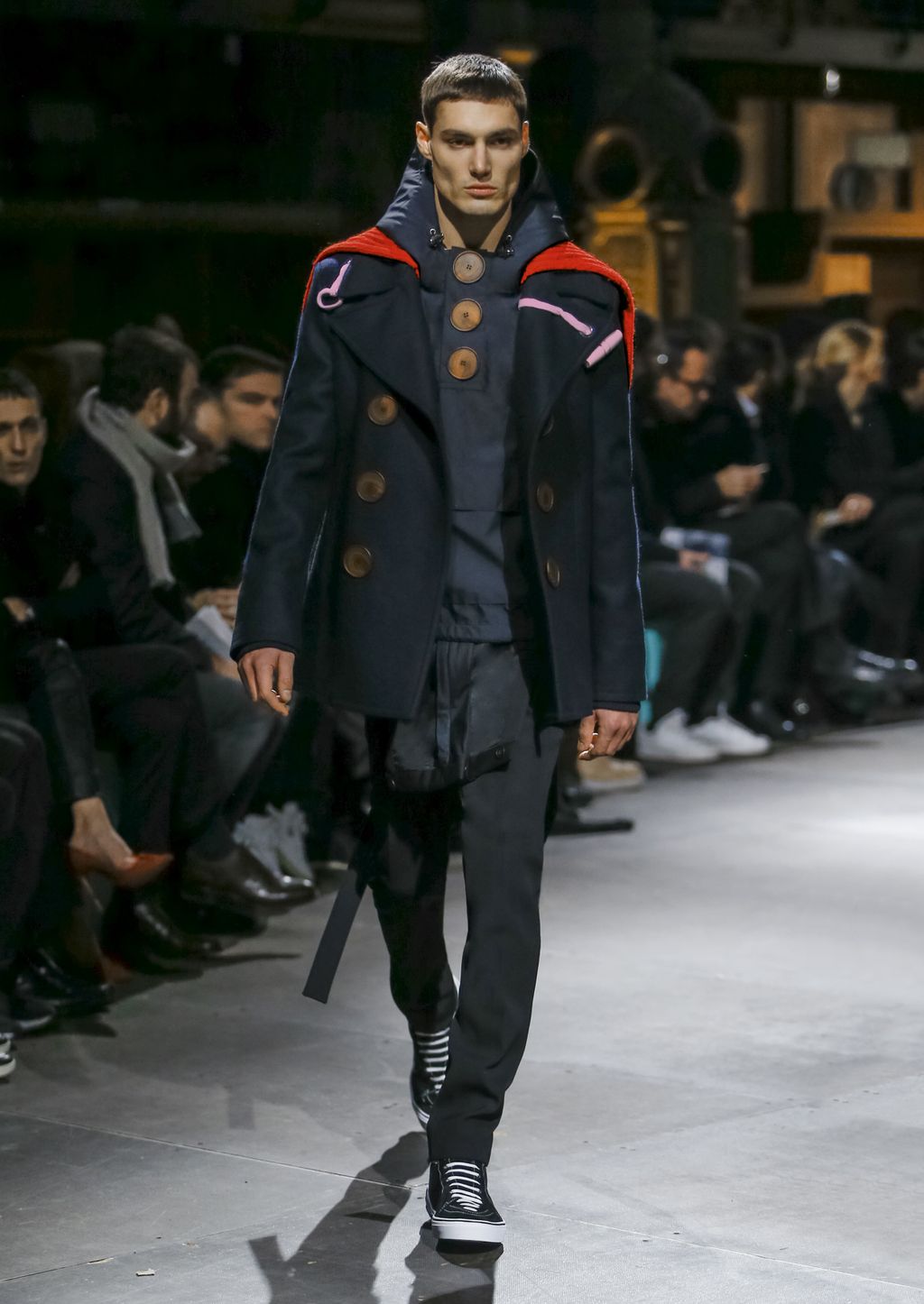 Fashion Week Paris Fall/Winter 2017 look 27 from the Givenchy collection menswear