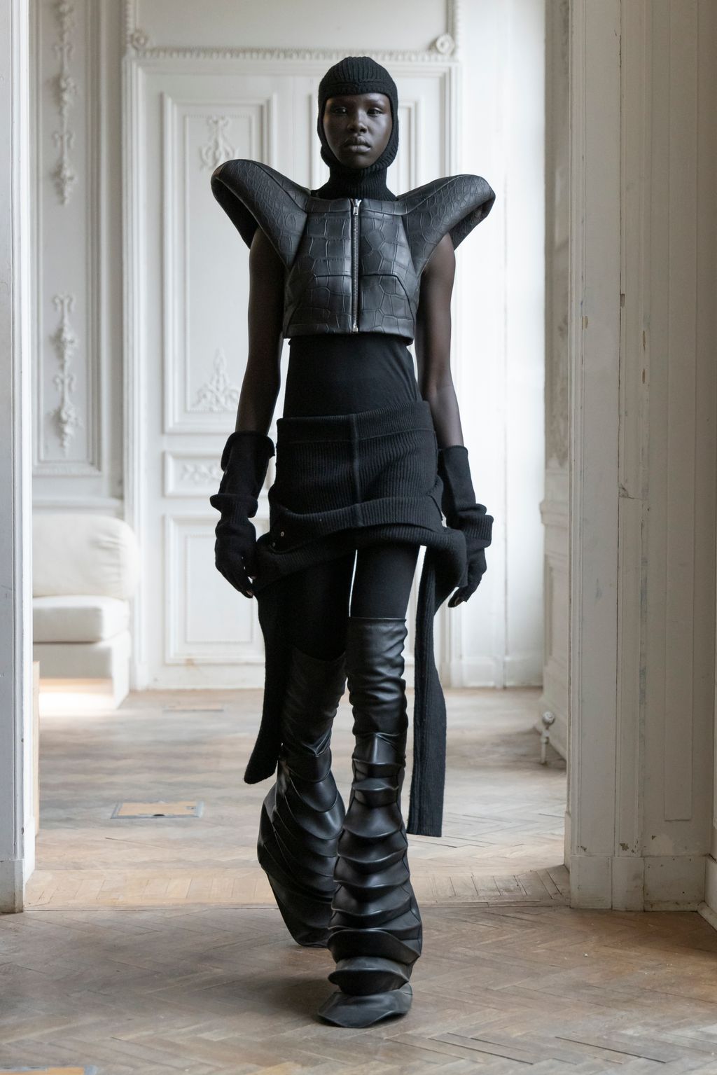 Fashion Week Paris Fall/Winter 2024 look 27 de la collection Rick Owens womenswear