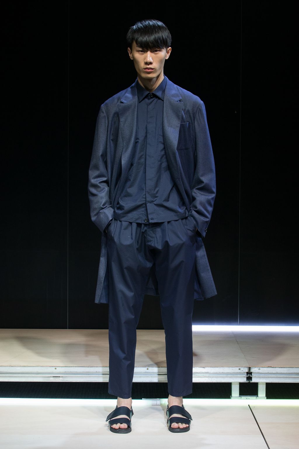 Fashion Week Paris Spring/Summer 2017 look 28 from the Cerruti 1881 collection menswear