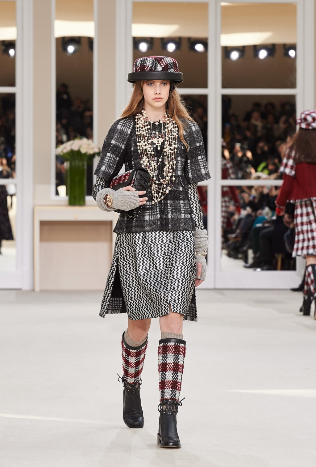 Fashion Week Paris Fall/Winter 2016 look 28 from the Chanel collection 女装
