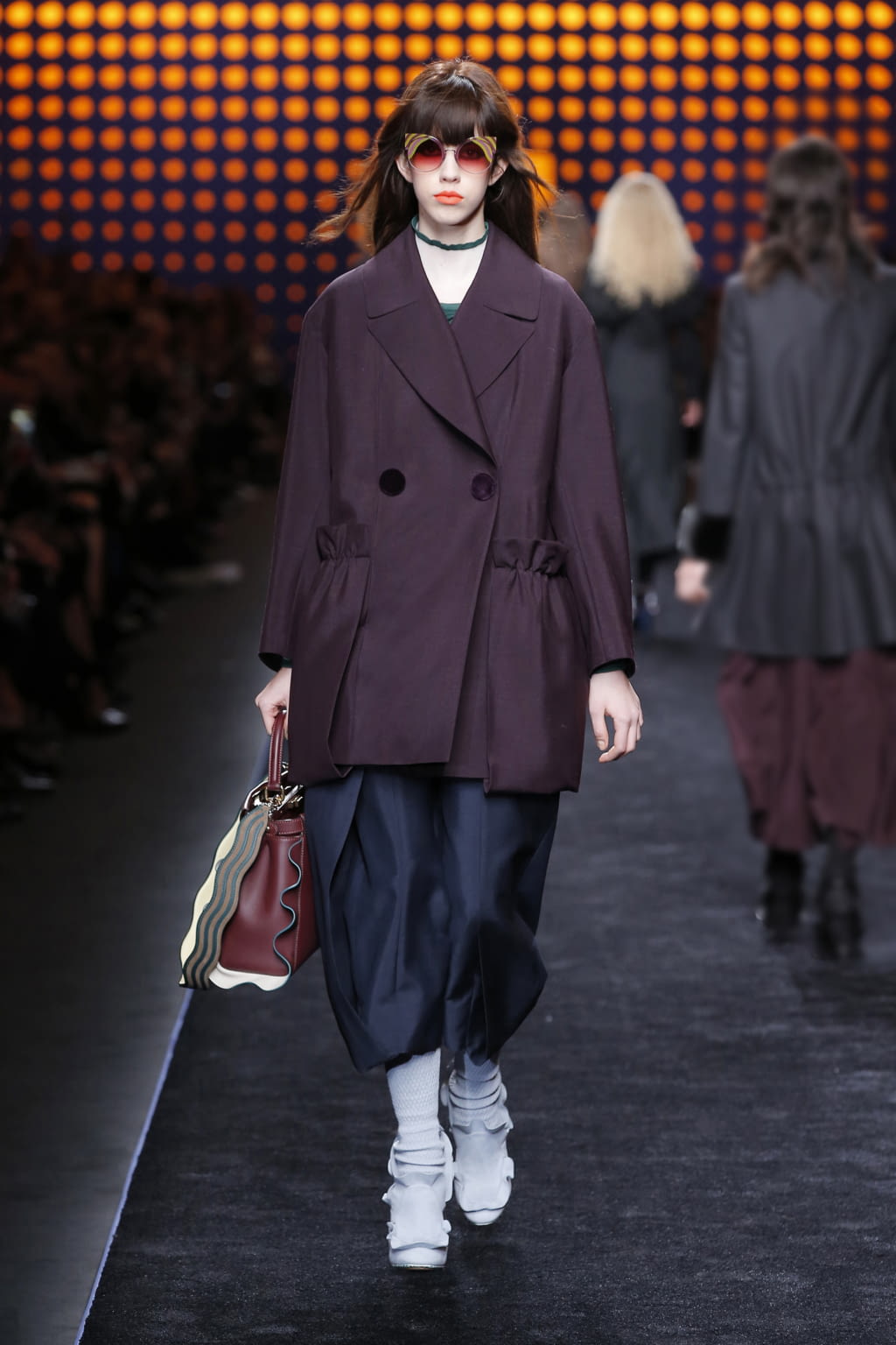 Fashion Week Milan Fall/Winter 2016 look 28 from the Fendi collection 女装