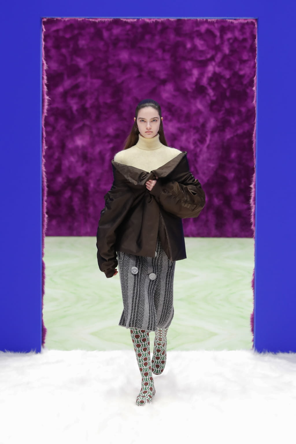 Fashion Week Milan Fall/Winter 2021 look 28 from the Prada collection 女装