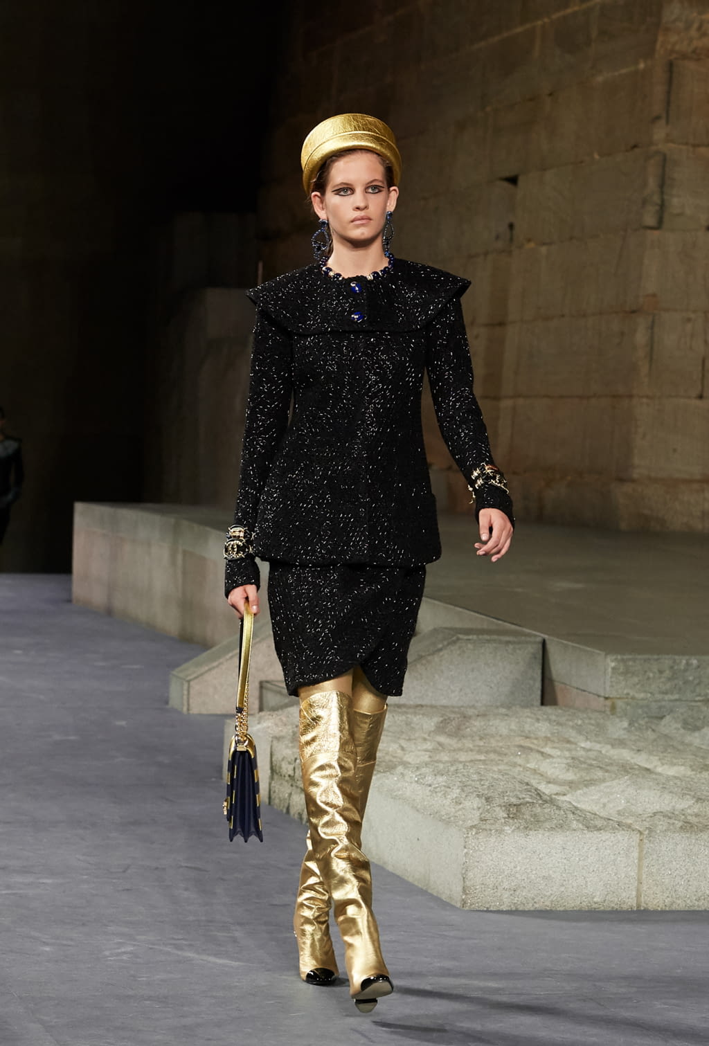 Fashion Week New York Pre-Fall 2019 look 28 from the Chanel collection womenswear