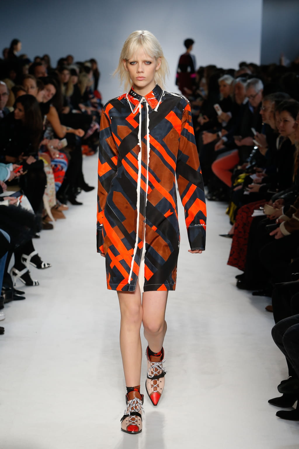 Fashion Week Milan Fall/Winter 2016 look 28 from the Pucci collection 女装