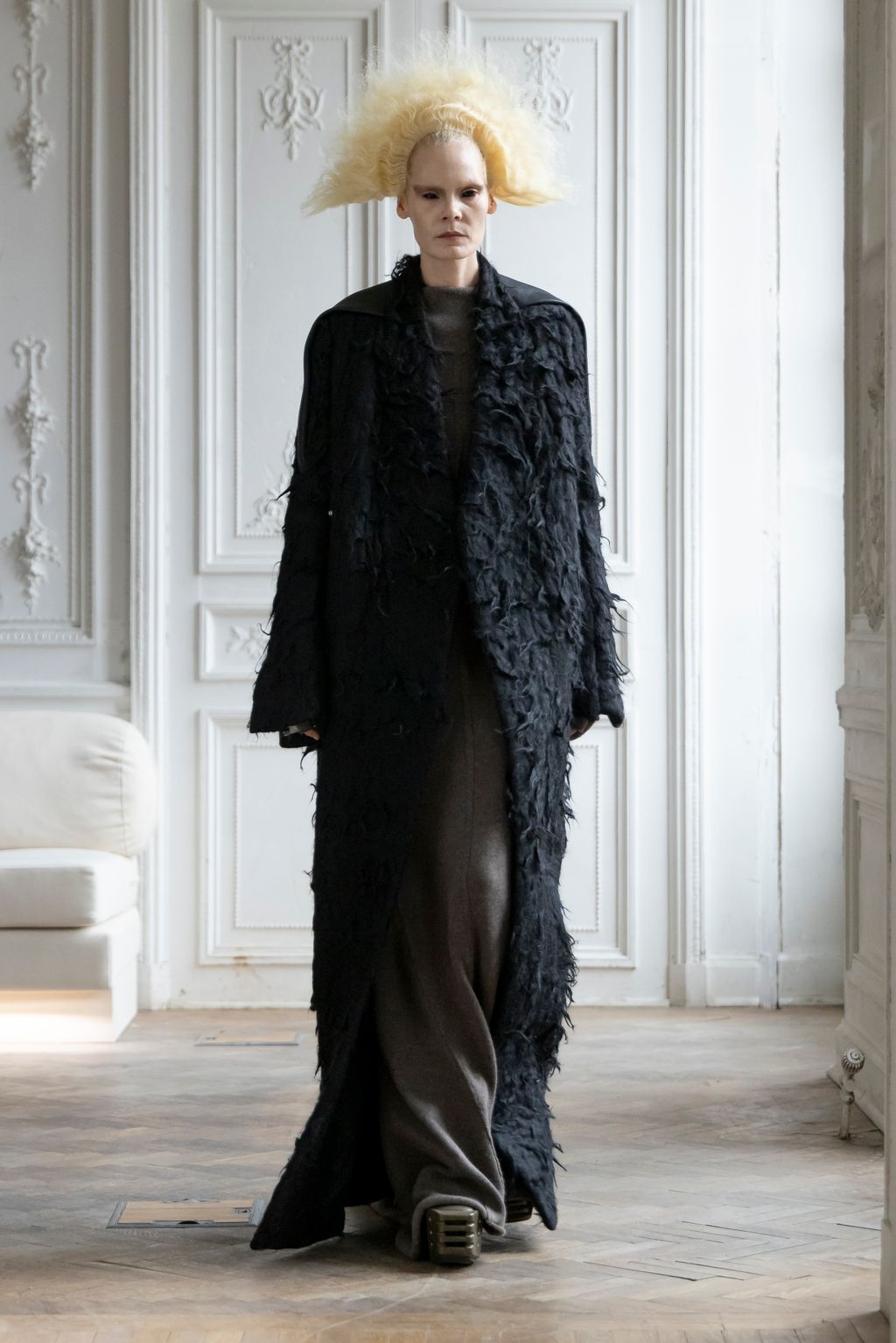 Fashion Week Paris Fall/Winter 2024 look 28 from the Rick Owens collection womenswear