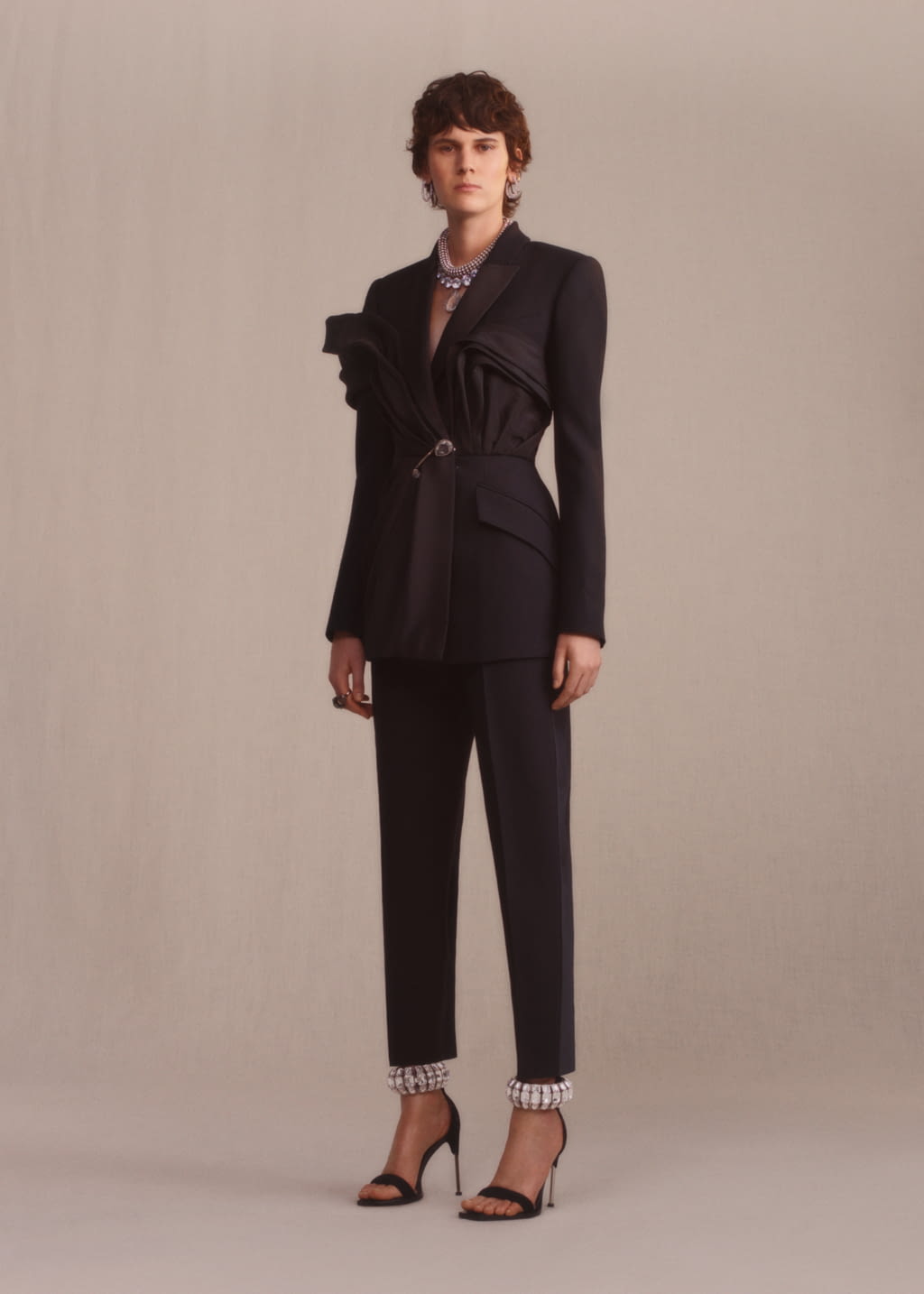 Fashion Week London Pre-Fall 2019 look 29 from the Alexander McQueen collection womenswear