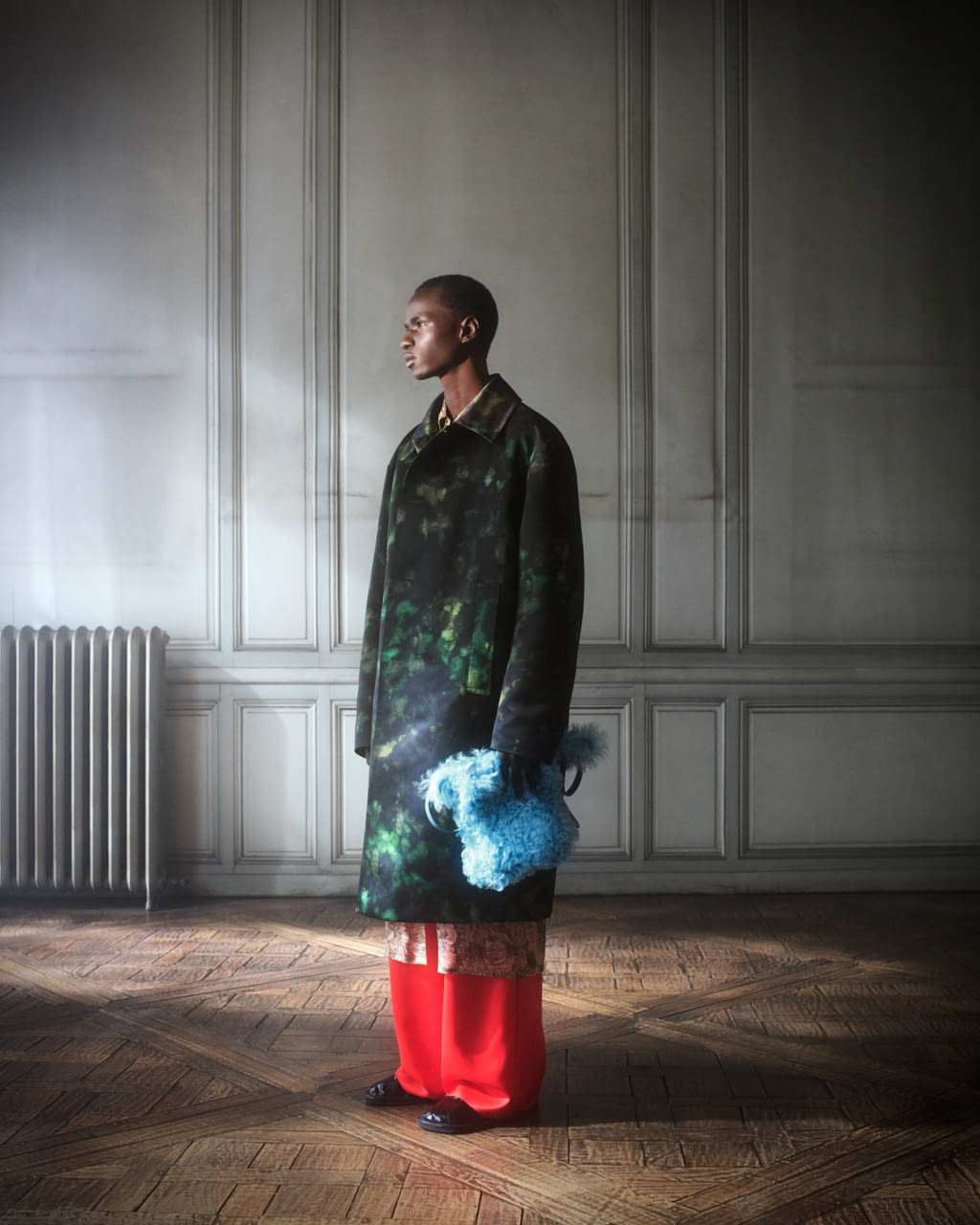 Fashion Week Paris Fall/Winter 2022 look 33 from the Dries Van Noten collection menswear