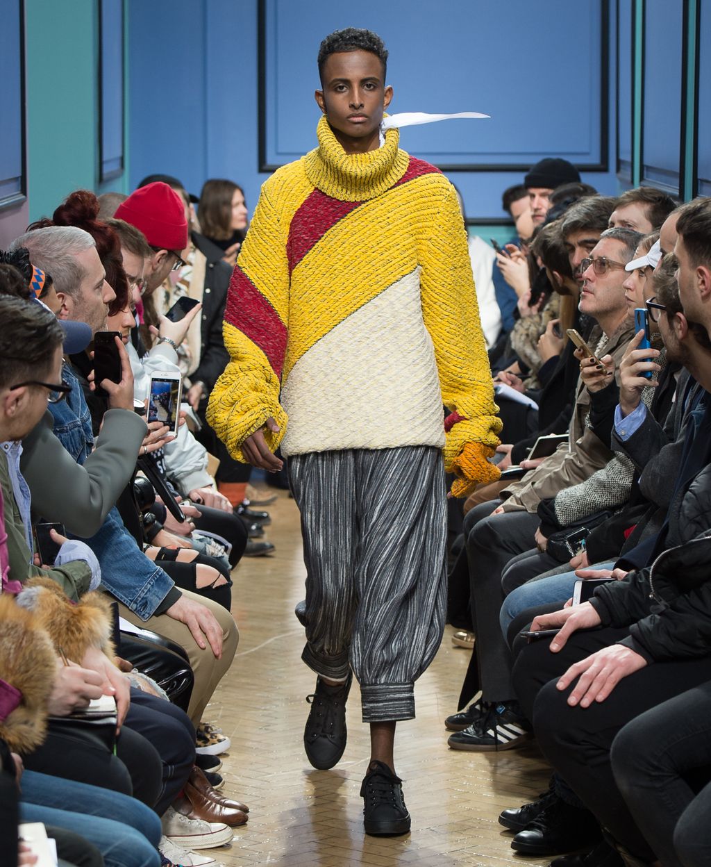 Fashion Week London Fall/Winter 2017 look 29 from the JW Anderson collection 男装