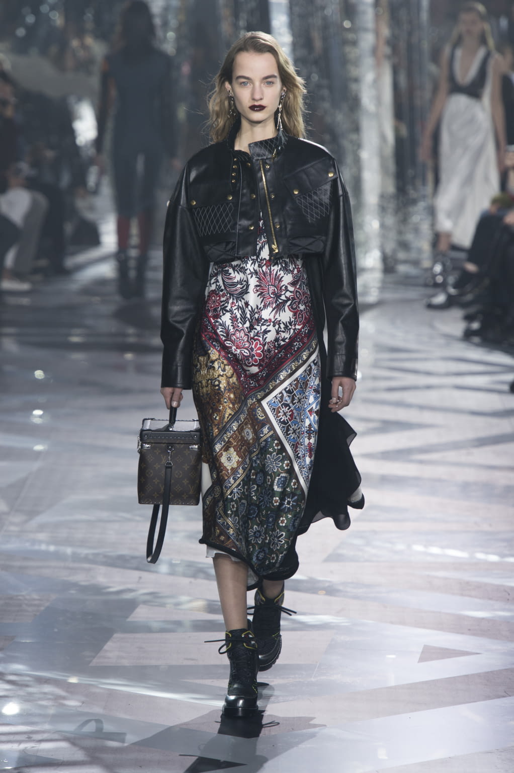 Fashion Week Paris Fall/Winter 2016 look 29 from the Louis Vuitton collection womenswear
