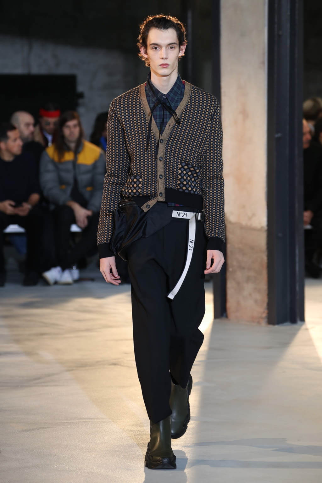 Fashion Week Milan Fall/Winter 2018 look 29 from the N°21 collection menswear