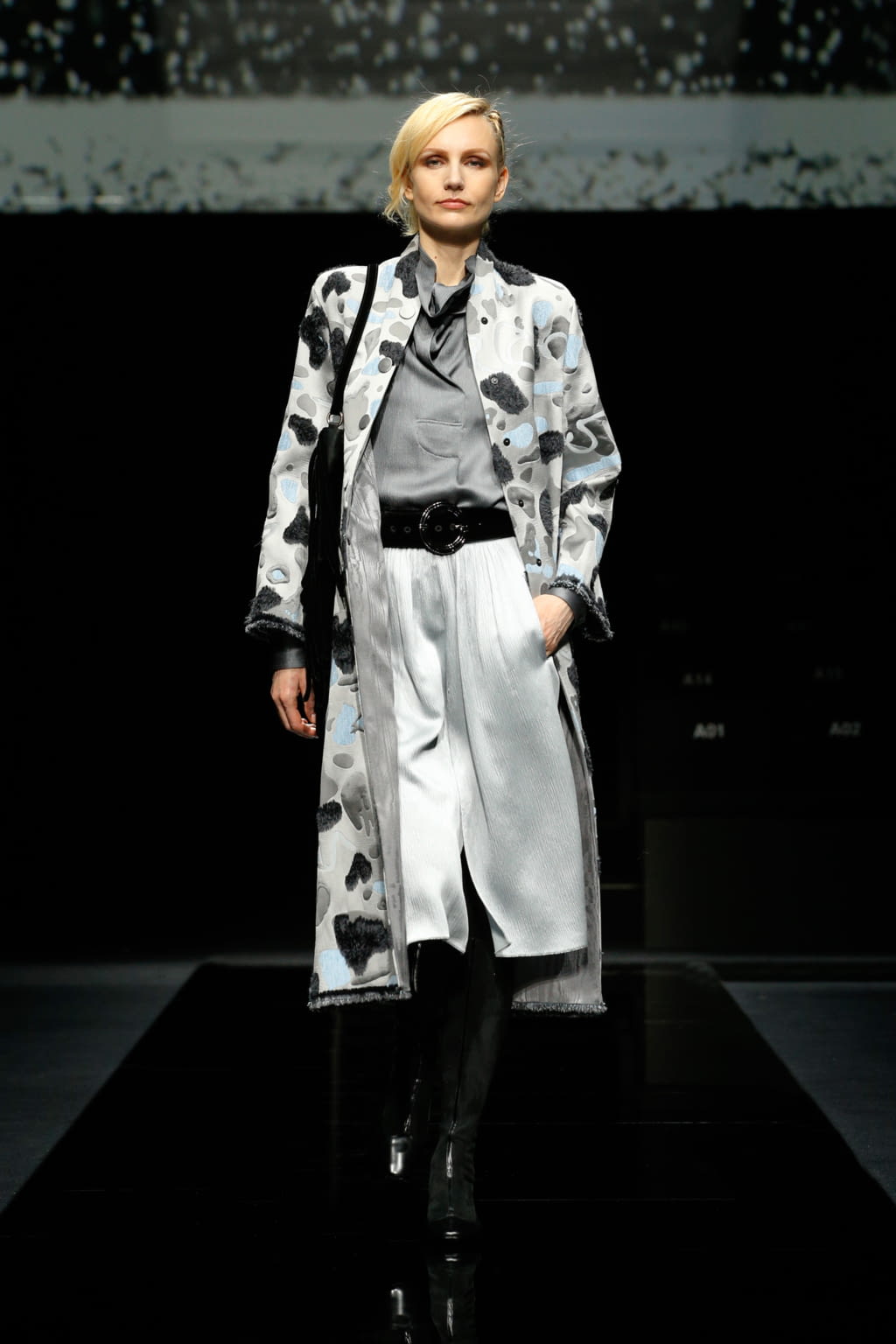 Fashion Week Milan Fall/Winter 2020 look 29 from the Giorgio Armani collection womenswear