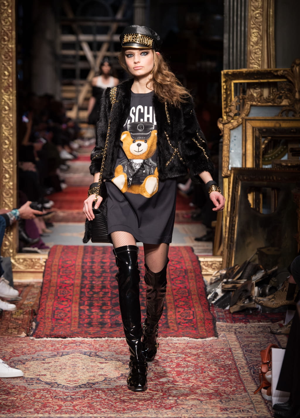 Fashion Week Milan Fall/Winter 2016 look 29 from the Moschino collection womenswear