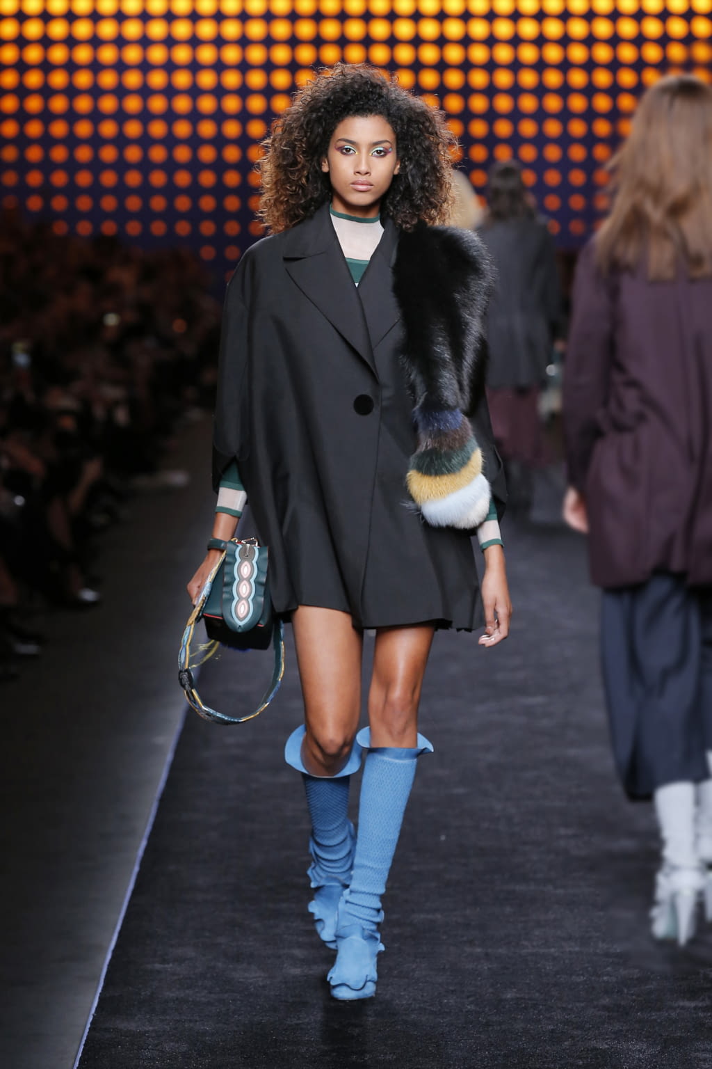 Fashion Week Milan Fall/Winter 2016 look 29 from the Fendi collection 女装