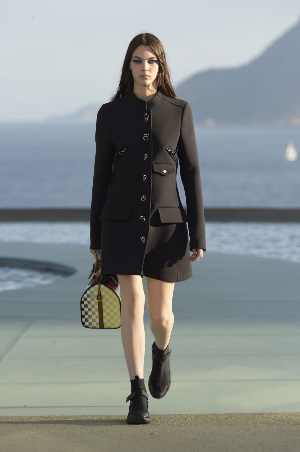 Fashion Week Paris Resort 2017 look 29 from the Louis Vuitton collection womenswear