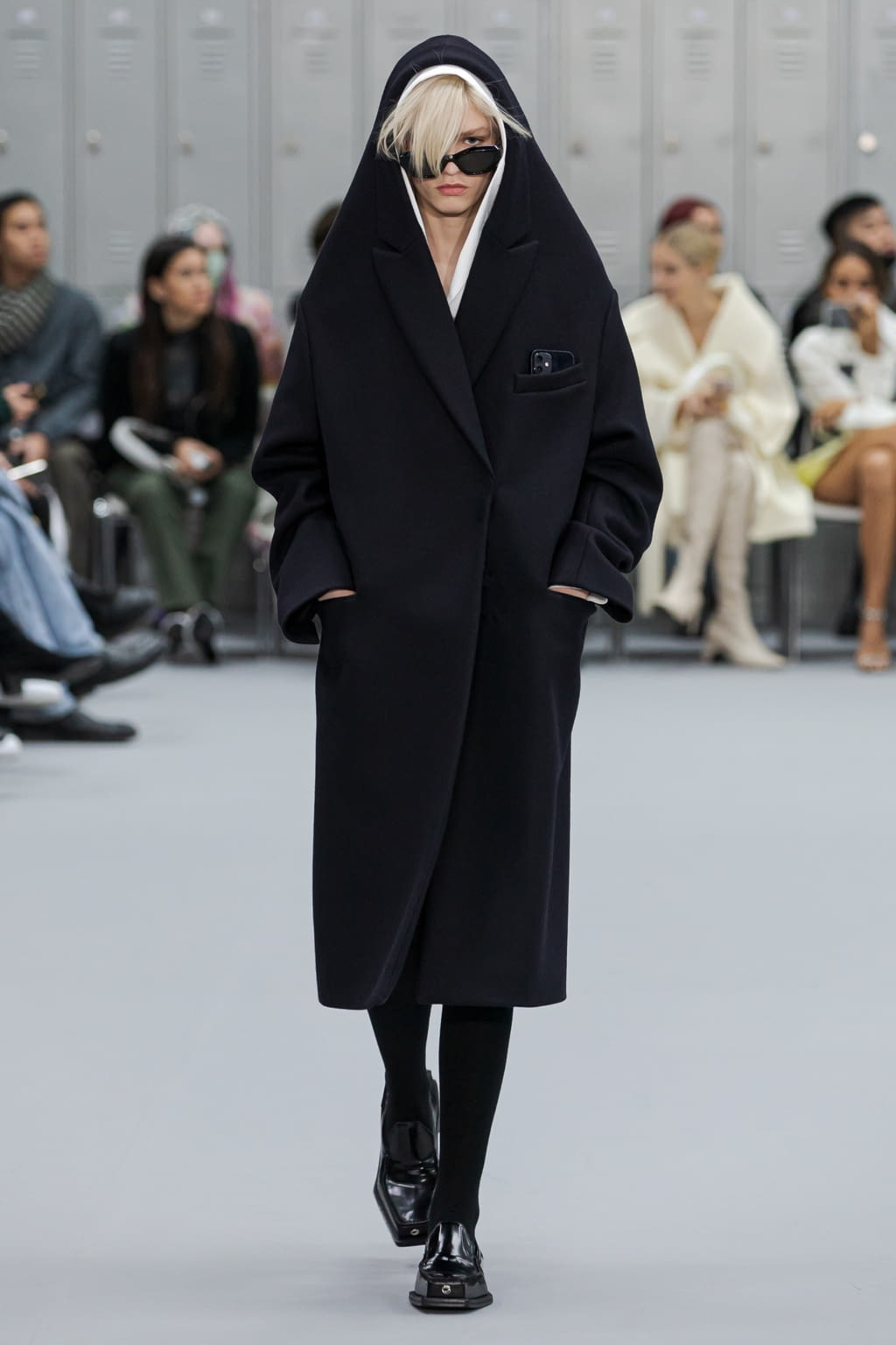 Fashion Week Paris Fall/Winter 2022 look 3 de la collection Coperni womenswear