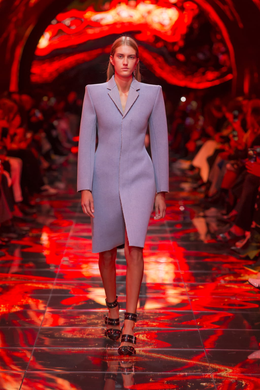 Fashion Week Paris Spring/Summer 2019 look 3 from the Balenciaga collection womenswear