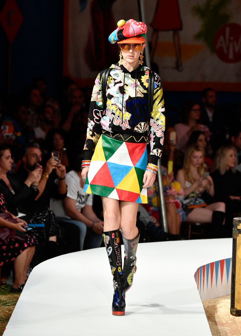 Fashion Week Milan Resort 2019 look 3 from the Moschino collection womenswear