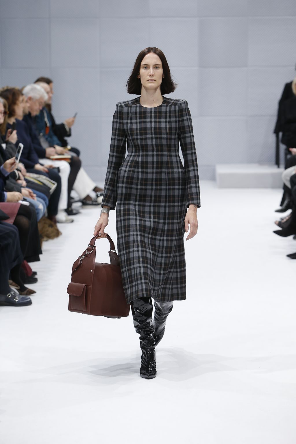 Fashion Week Paris Fall/Winter 2016 look 3 from the Balenciaga collection womenswear