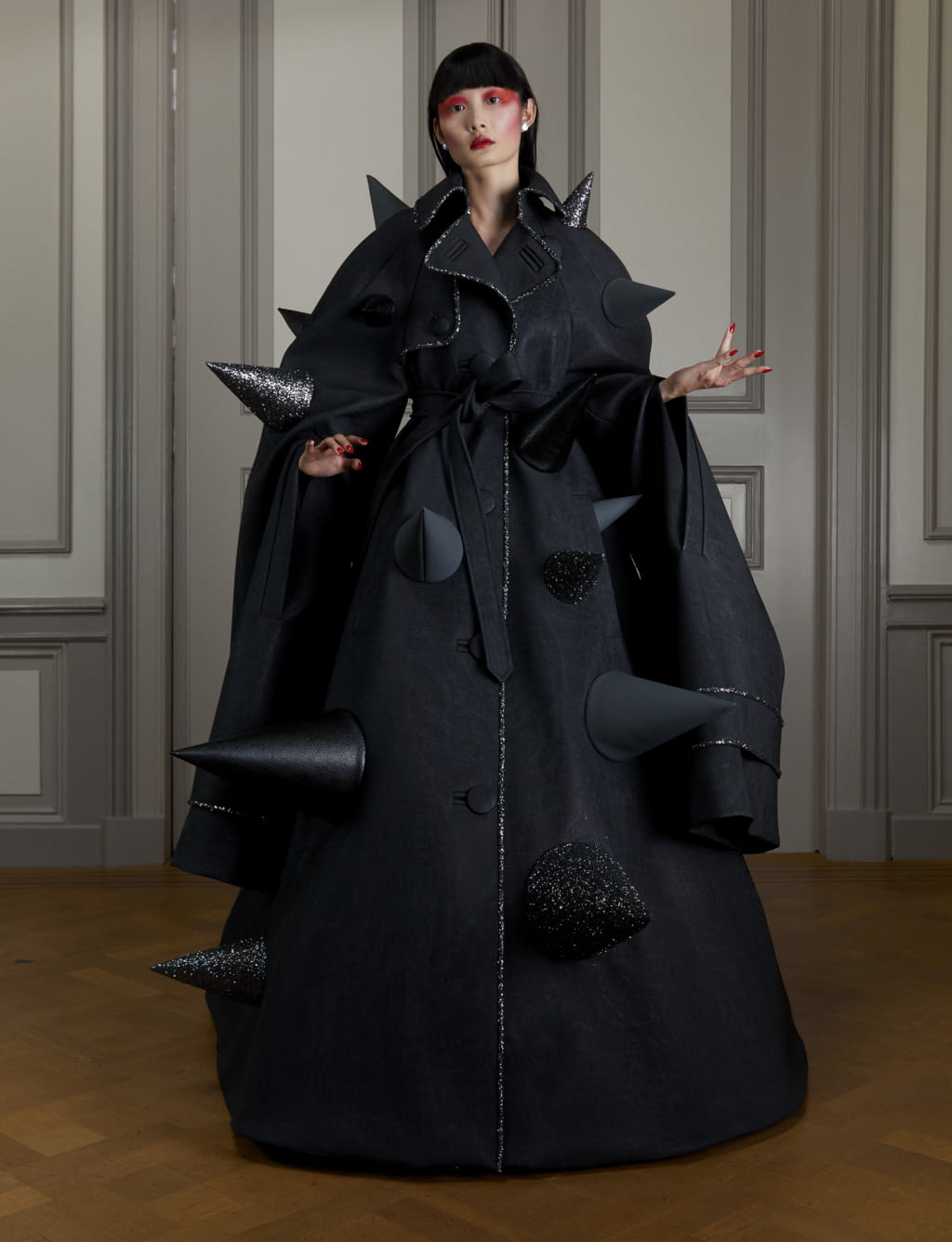 Fashion Week Paris Fall/Winter 2020 look 3 de la collection Viktor & Rolf couture