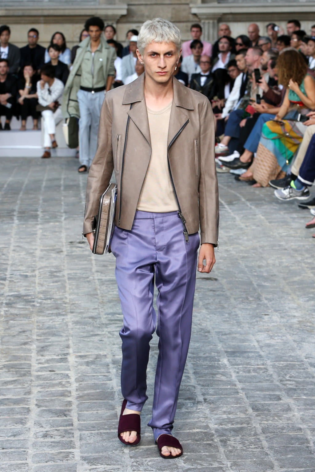 Fashion Week Paris Spring/Summer 2018 look 30 from the Berluti collection menswear