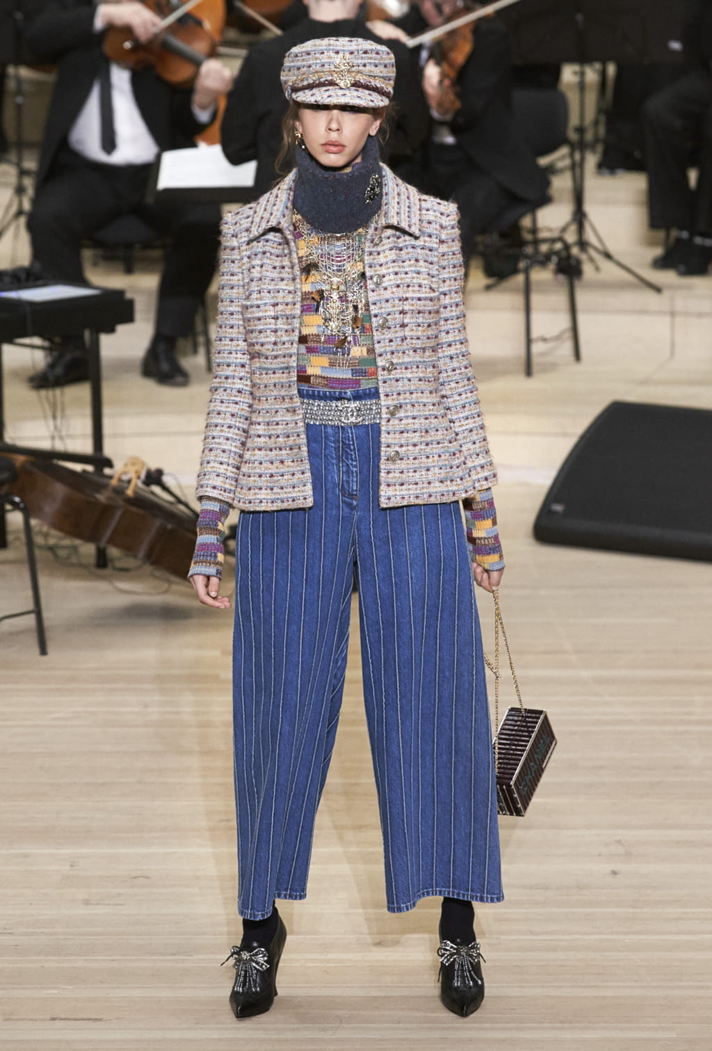 Fashion Week Paris Pre-Fall 2018 look 30 from the Chanel collection womenswear
