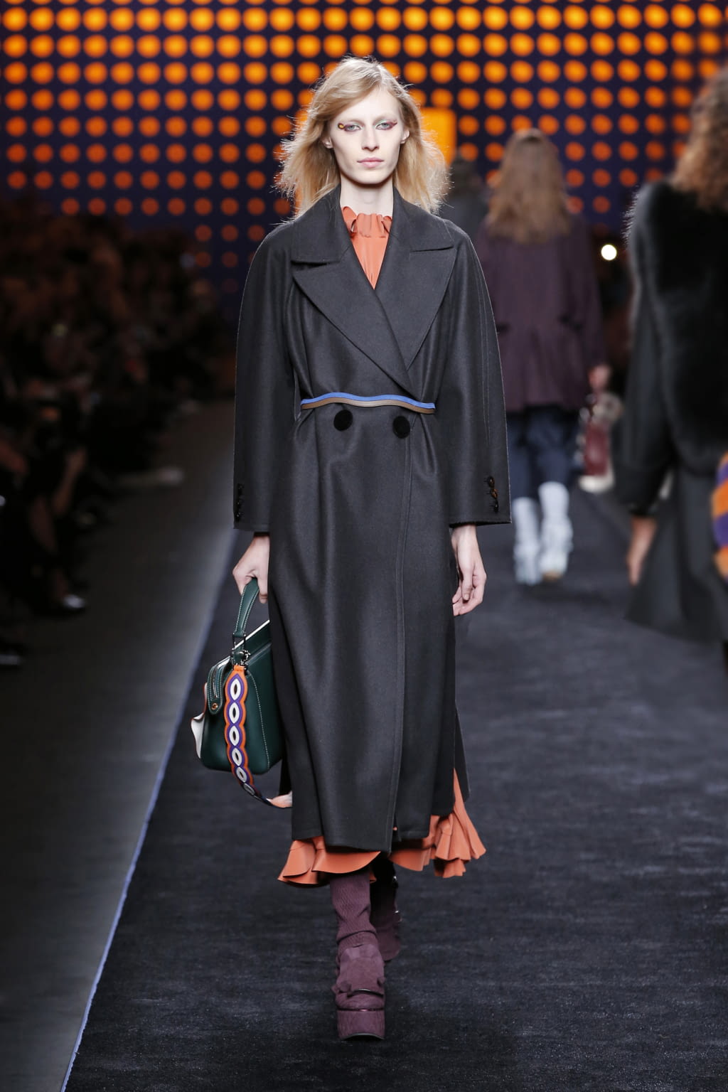 Fashion Week Milan Fall/Winter 2016 look 30 from the Fendi collection womenswear