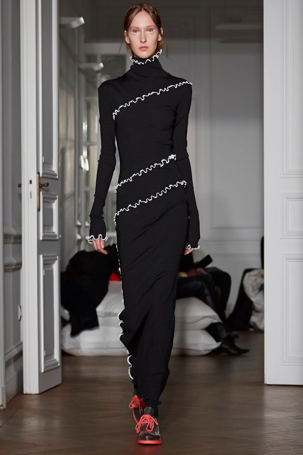 Fashion Week Paris Fall/Winter 2016 look 30 from the Peet Dullaert collection 女装