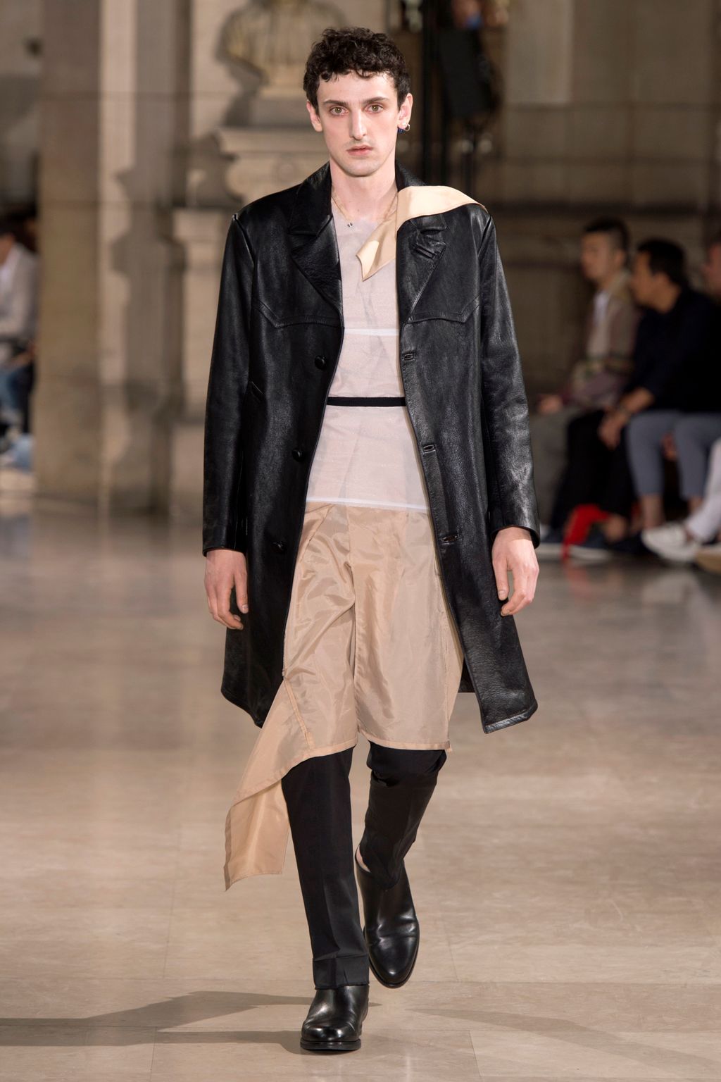 Fashion Week Paris Spring/Summer 2017 look 30 from the Maison Margiela collection menswear