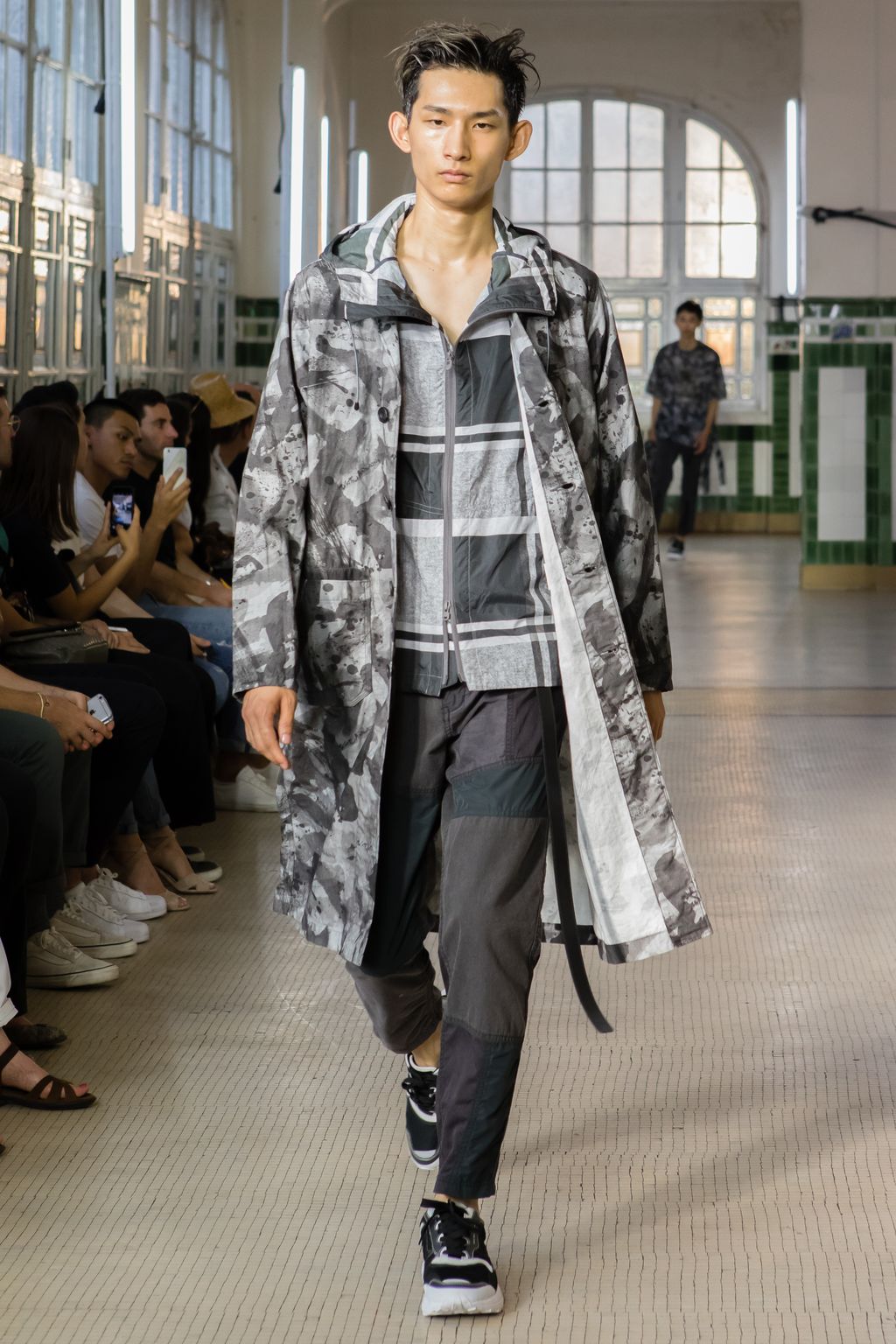 Fashion Week Paris Spring/Summer 2018 look 30 from the White Mountaineering collection menswear
