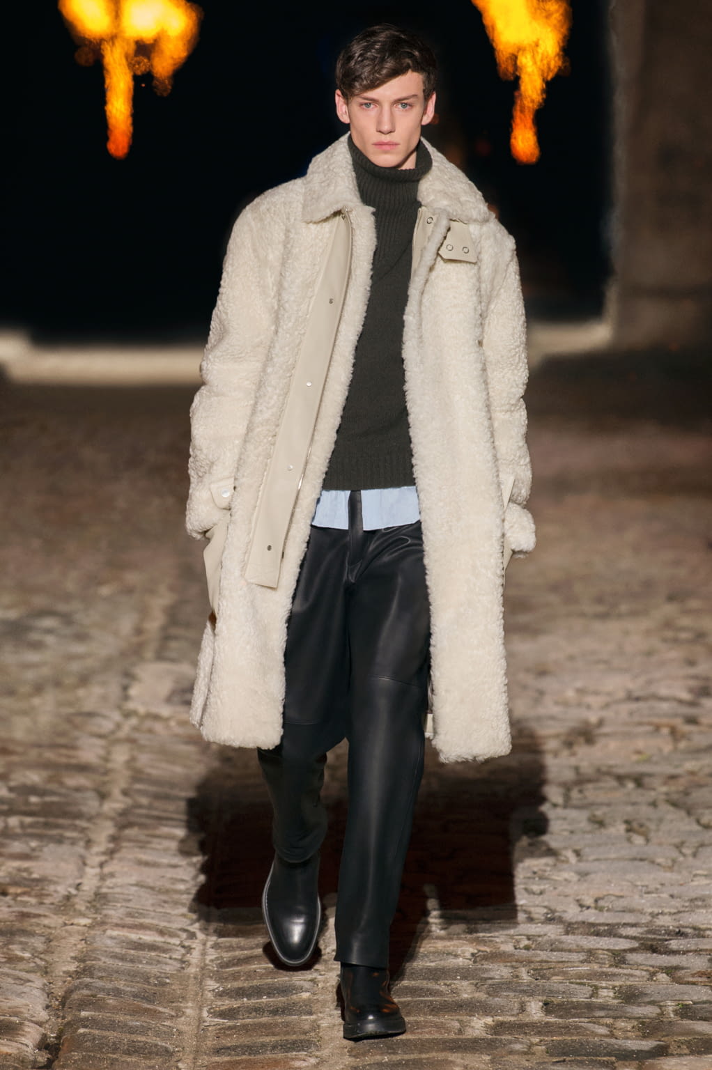 Fashion Week Paris Fall/Winter 2018 look 30 from the Hermès collection menswear
