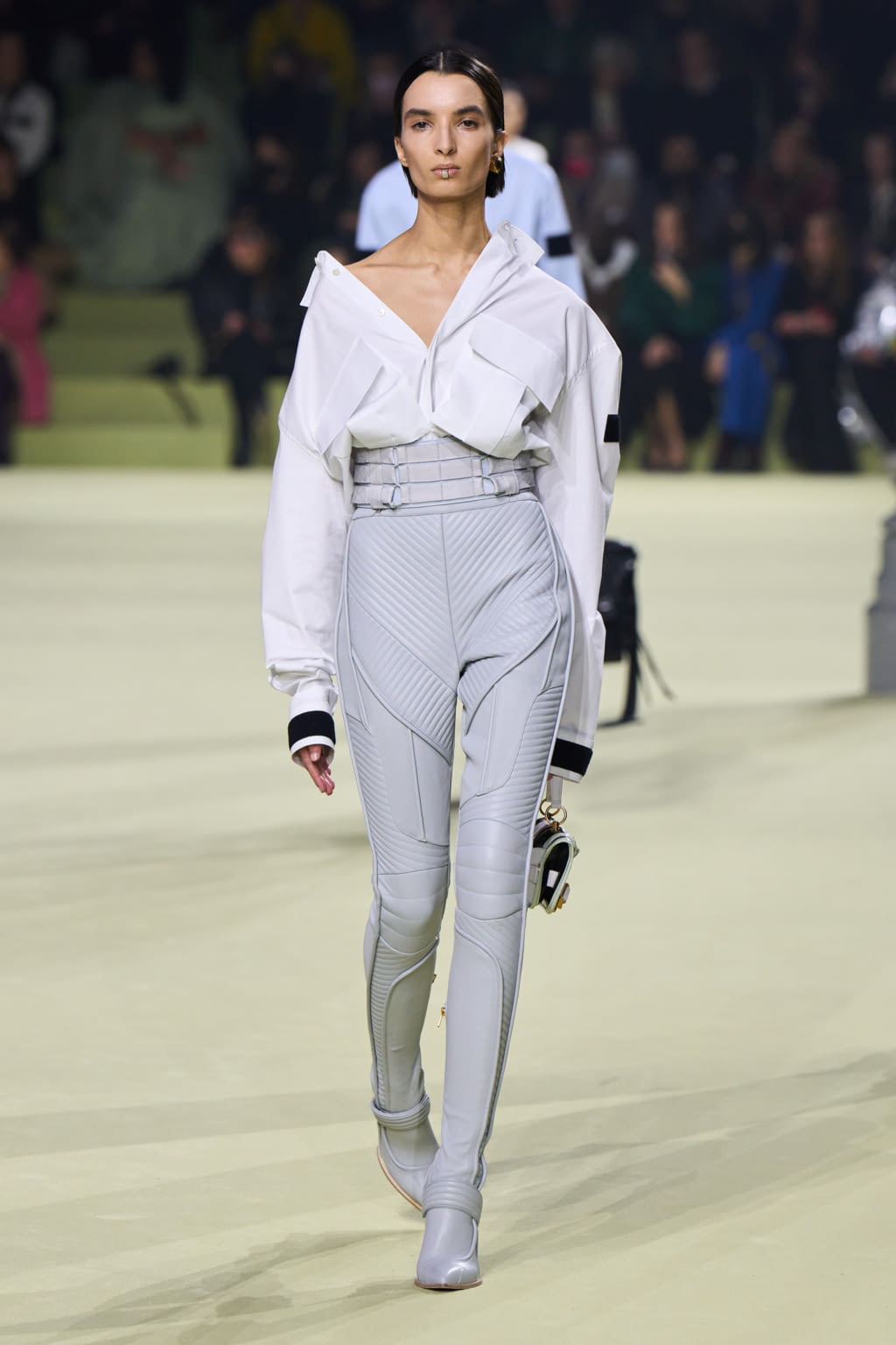 Fashion Week Paris Fall/Winter 2022 look 31 from the Balmain collection womenswear
