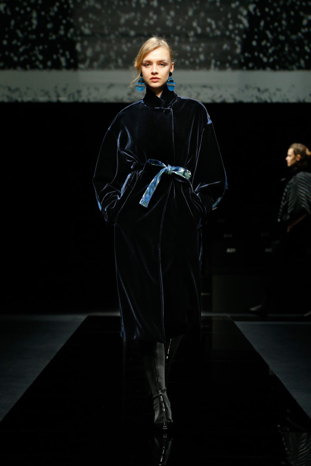 Fashion Week Milan Fall/Winter 2020 look 31 from the Giorgio Armani collection womenswear