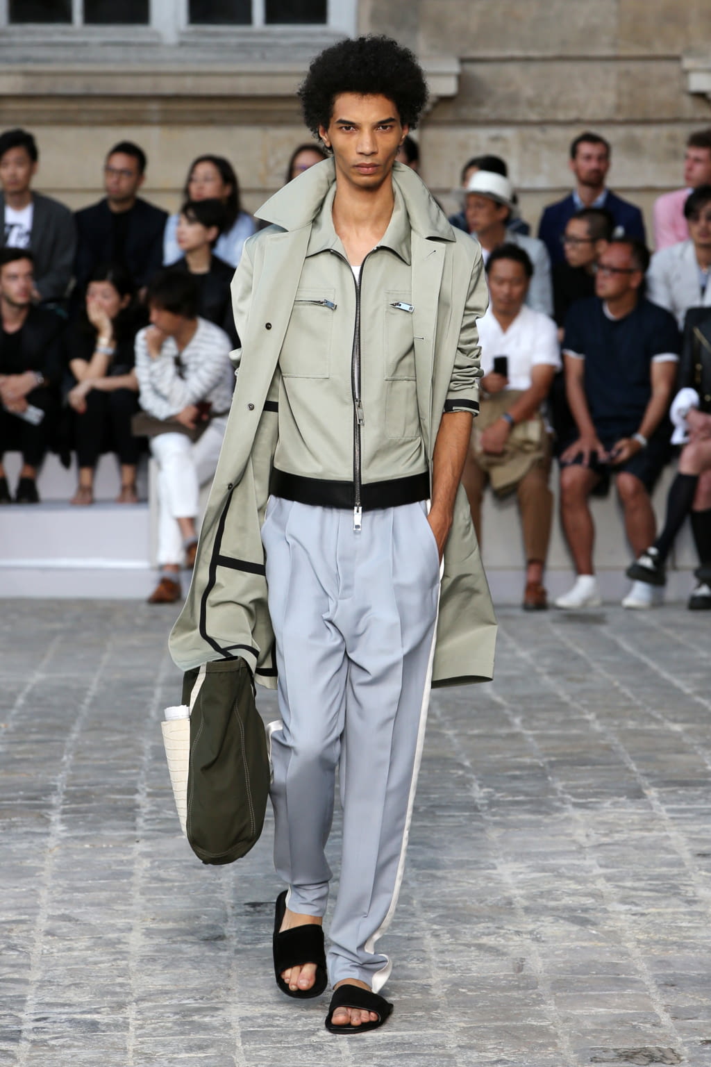 Fashion Week Paris Spring/Summer 2018 look 31 from the Berluti collection menswear