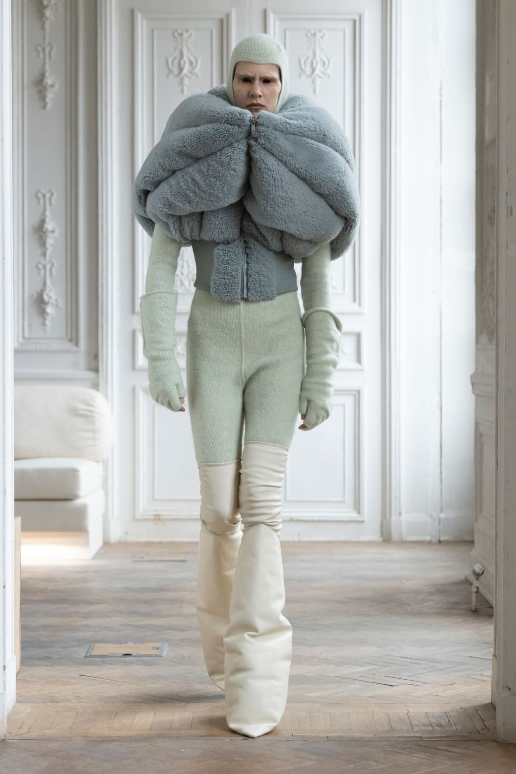 Fashion Week Paris Fall/Winter 2024 look 31 from the Rick Owens collection womenswear