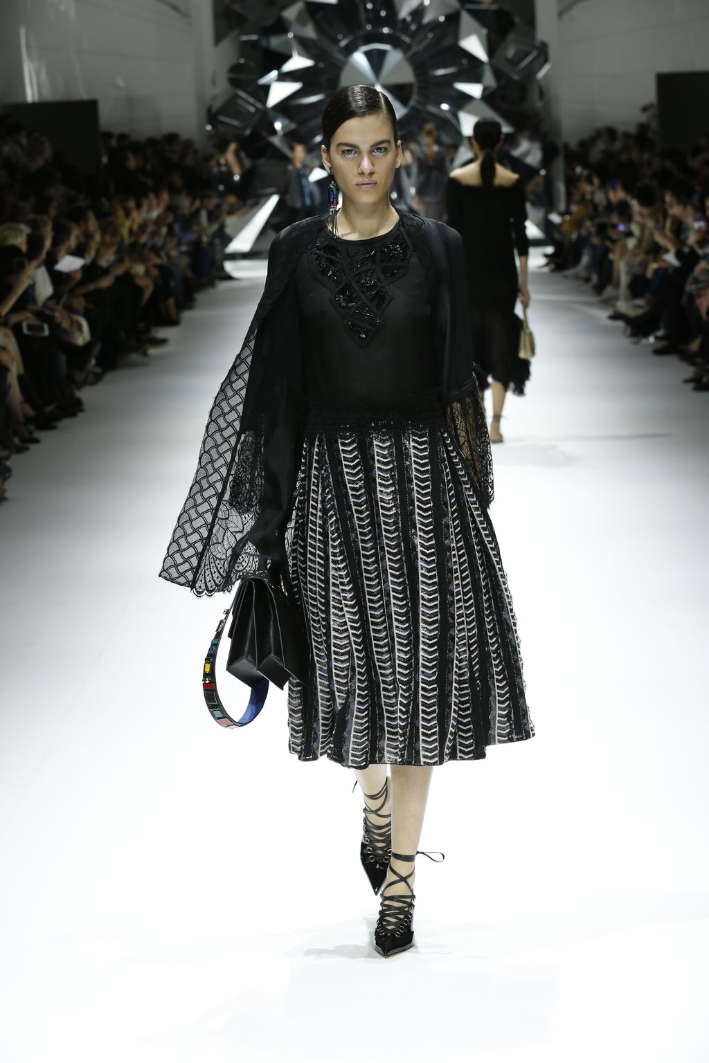 Fashion Week Paris Spring/Summer 2017 look 32 from the Shiatzy Chen collection womenswear