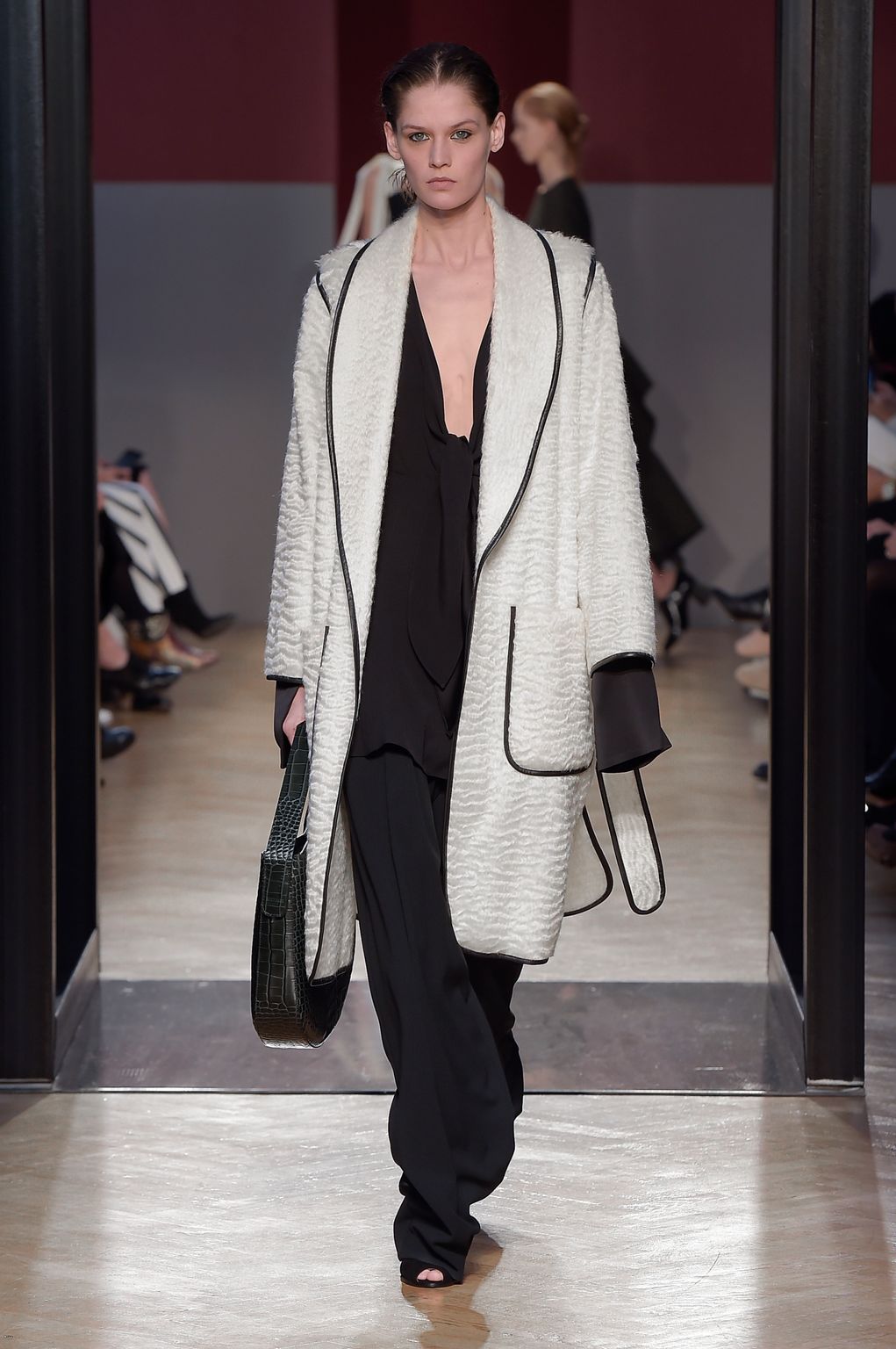 Fashion Week Milan Fall/Winter 2016 look 32 from the Sportmax collection womenswear