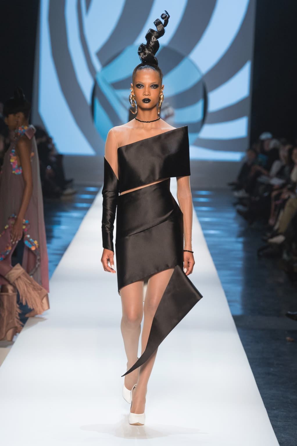 Fashion Week Paris Spring/Summer 2018 look 32 from the Jean Paul Gaultier collection couture