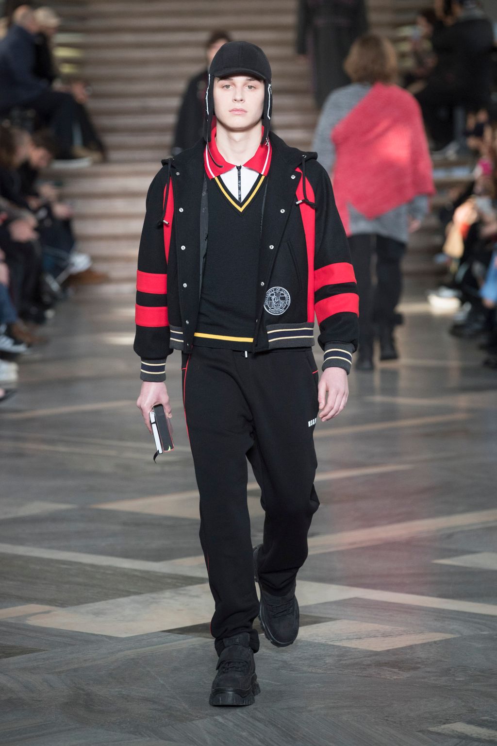 Fashion Week Milan Fall/Winter 2018 look 32 from the MSGM collection menswear