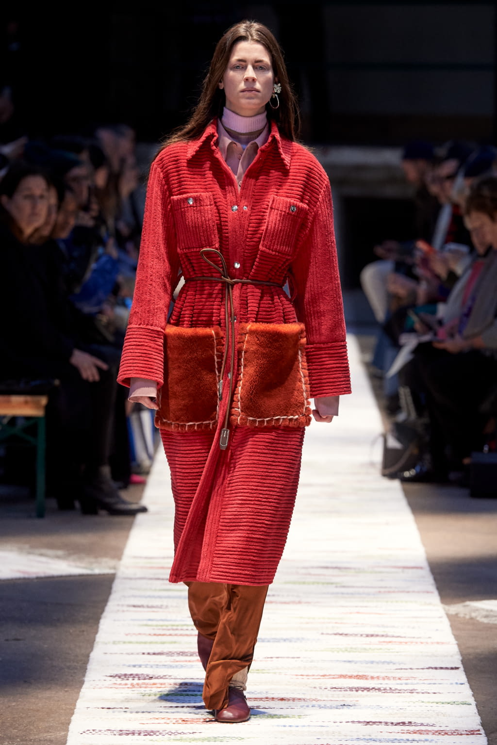Fashion Week Paris Fall/Winter 2018 look 32 from the Acne Studios collection 女装