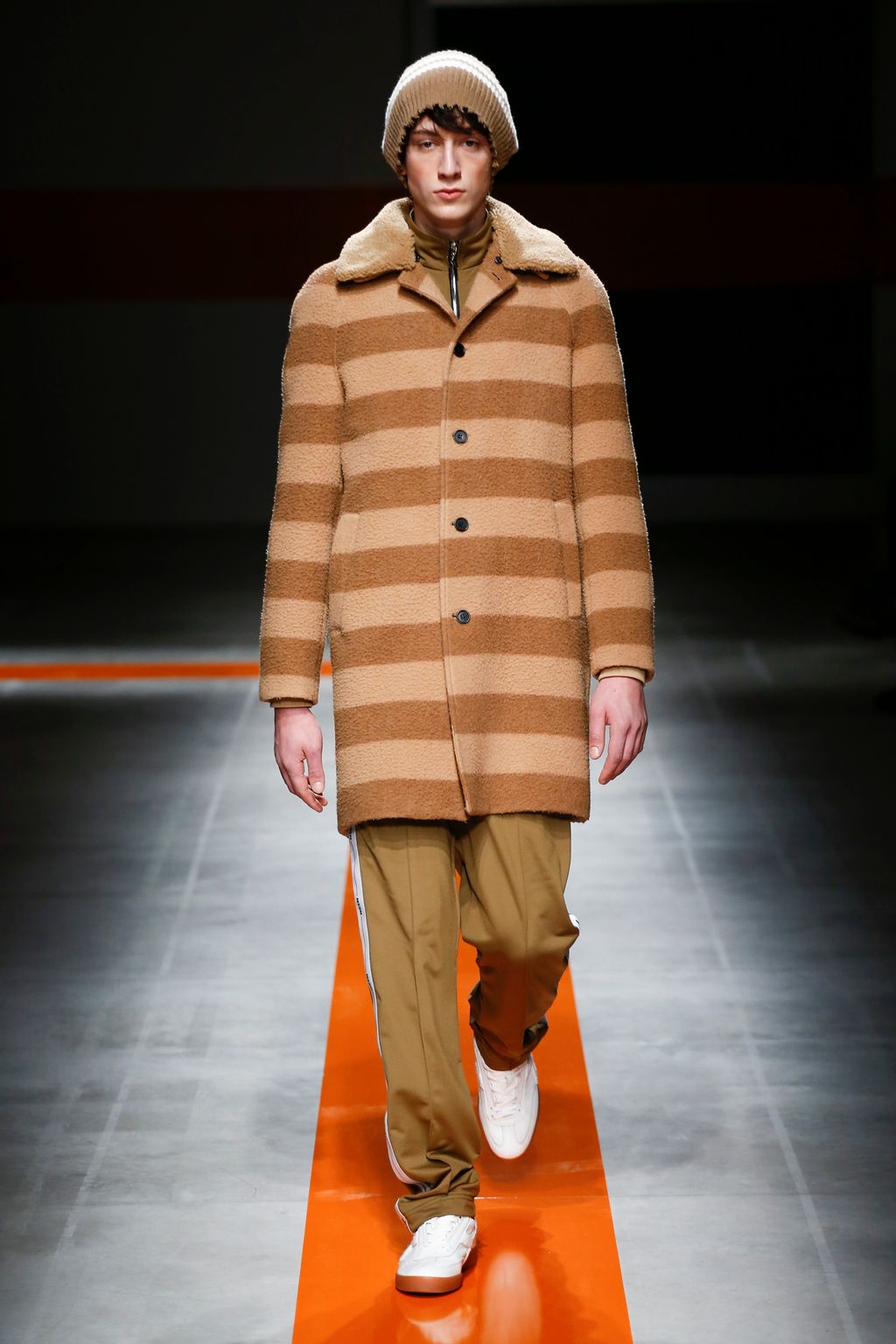 Fashion Week Milan Fall/Winter 2017 look 32 from the MSGM collection menswear