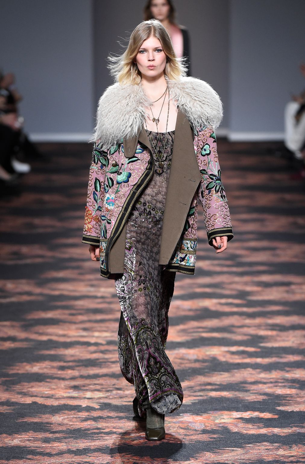 Fashion Week Milan Fall/Winter 2016 look 32 from the Etro collection womenswear