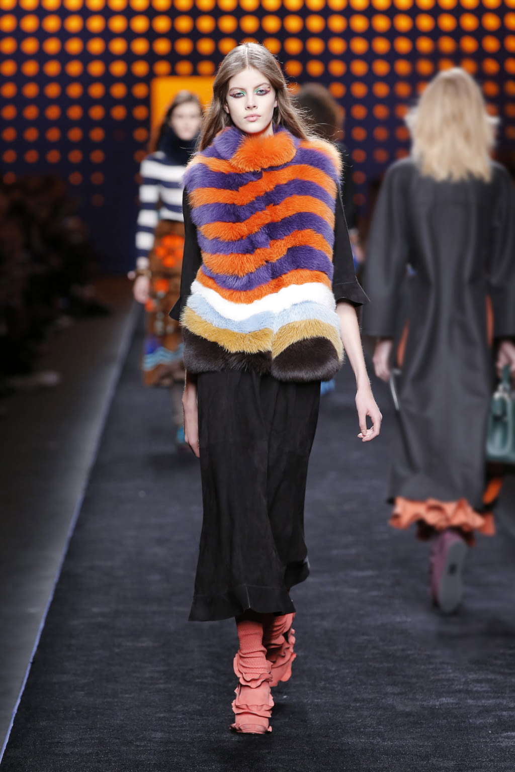 Fashion Week Milan Fall/Winter 2016 look 32 from the Fendi collection womenswear