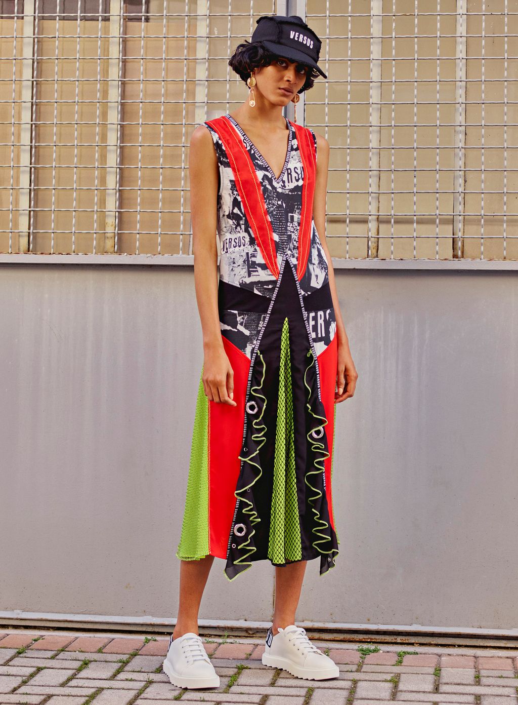 Fashion Week London Resort 2018 look 32 from the Versus Versace collection womenswear