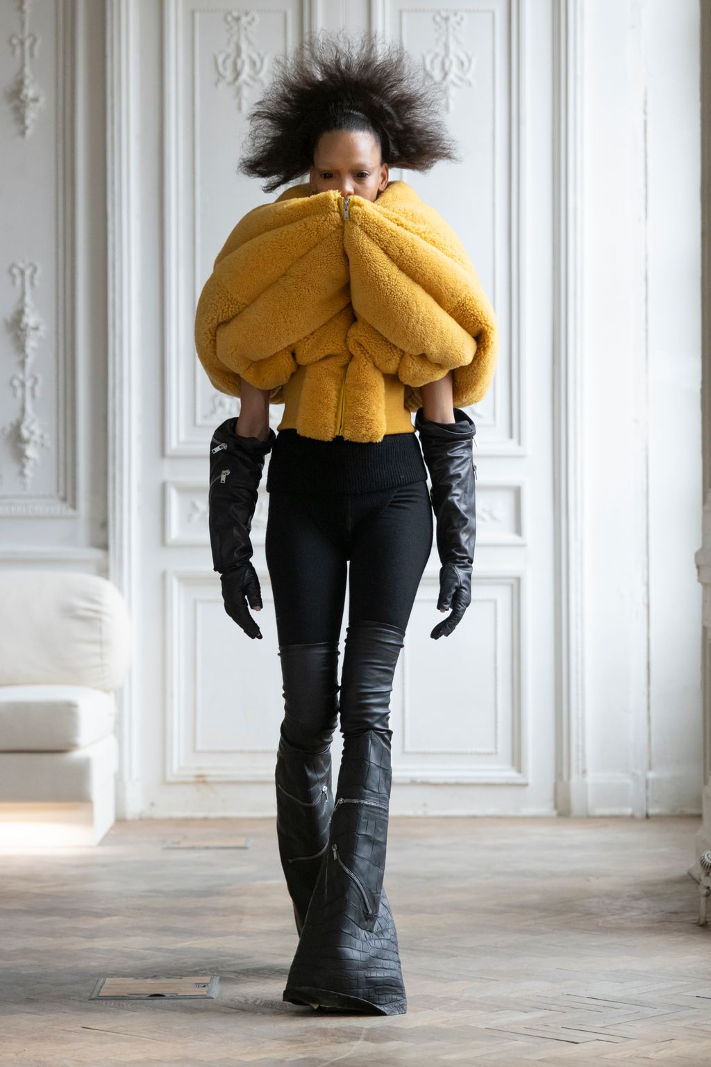 Fashion Week Paris Fall/Winter 2024 look 32 de la collection Rick Owens womenswear