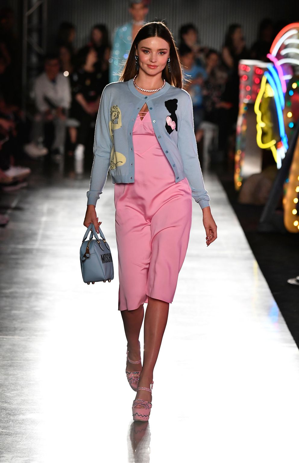 Fashion Week Milan Resort 2018 look 33 from the Moschino collection 女装