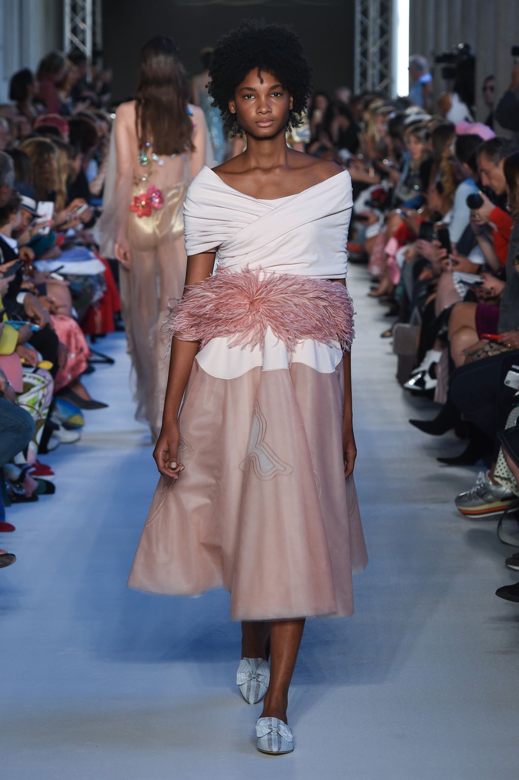 Fashion Week Milan Spring/Summer 2018 look 33 from the Vivetta collection 女装